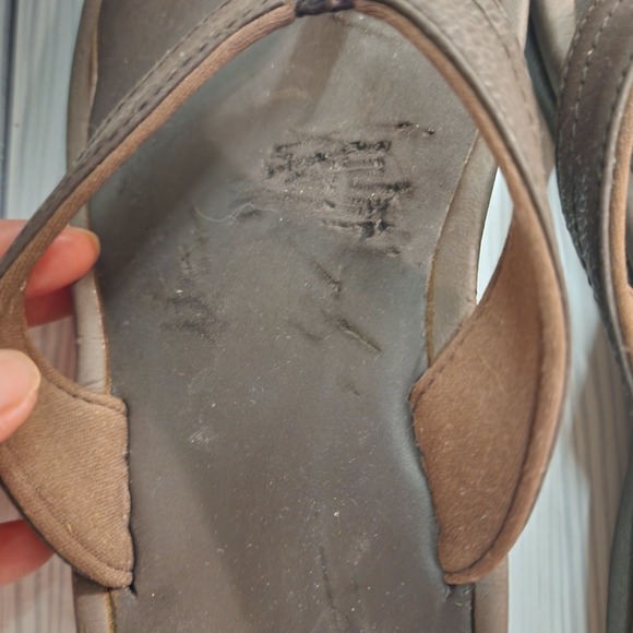 Olukai Women's Ohana Brown Thong Sandals Slip-On Comfort Size W8 — Used, Great C - Picture 6 of 12